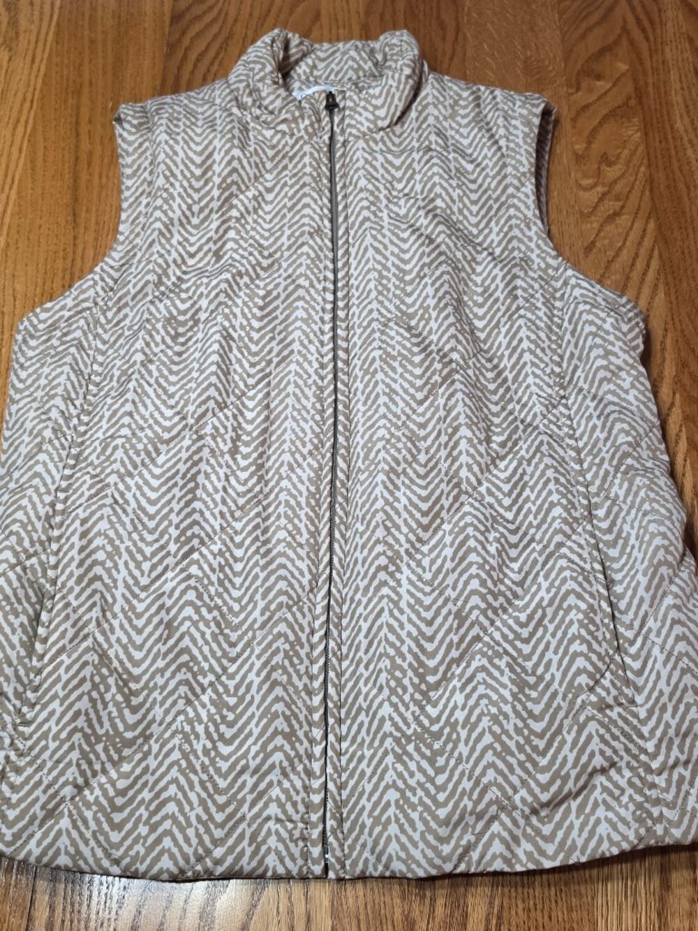 Croft Barrow Quilted Puffer Vest Tan and White Full Zip Sleeveless Women Size M